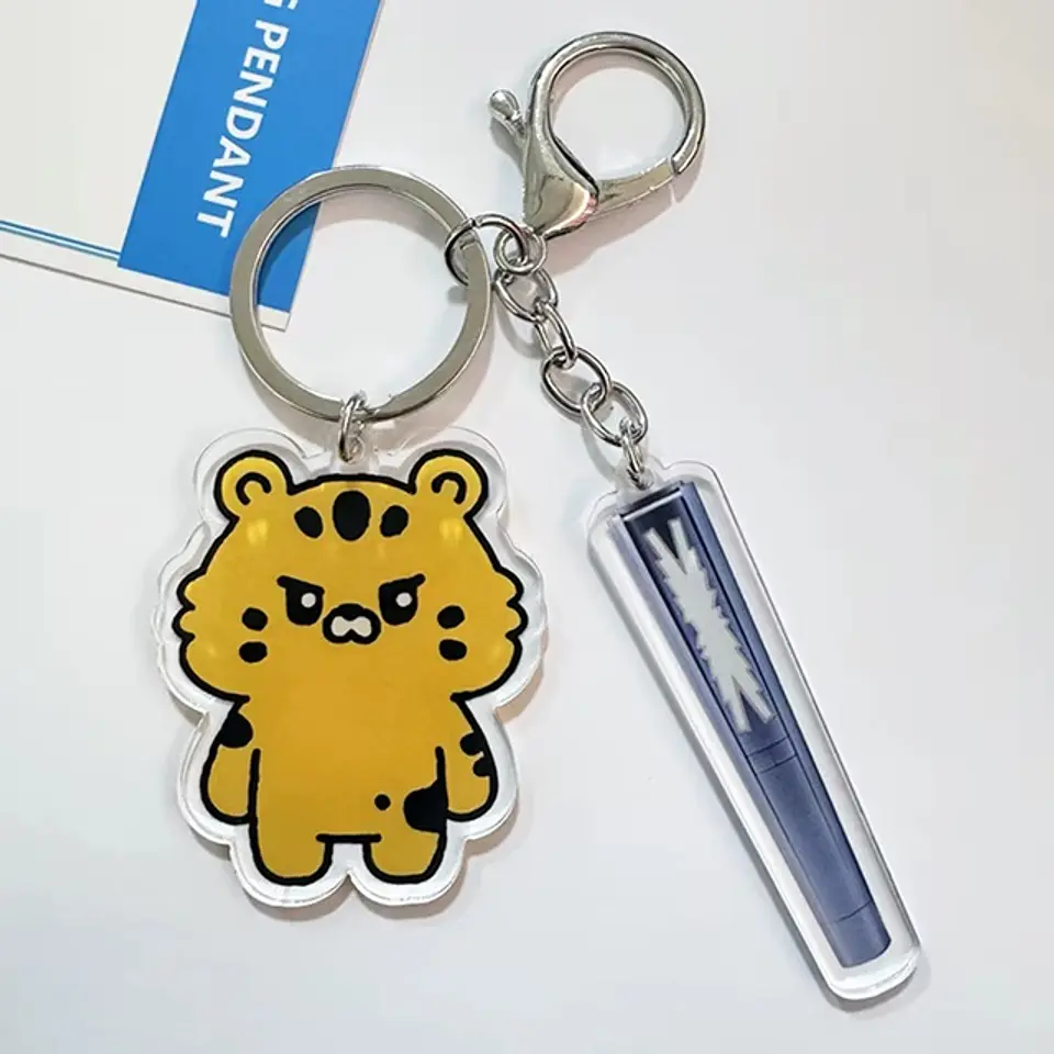 LLAVERO ACRILICO LE SSERAFIM FIM´S CLUB 2