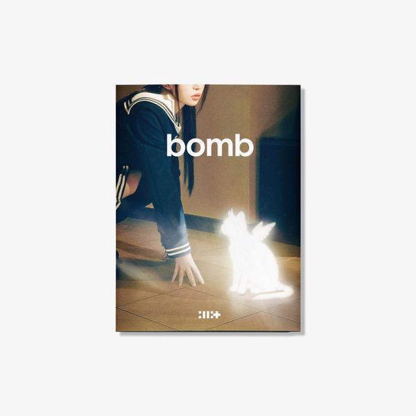 ILLIT - BOMB (WEVERSE Ver)