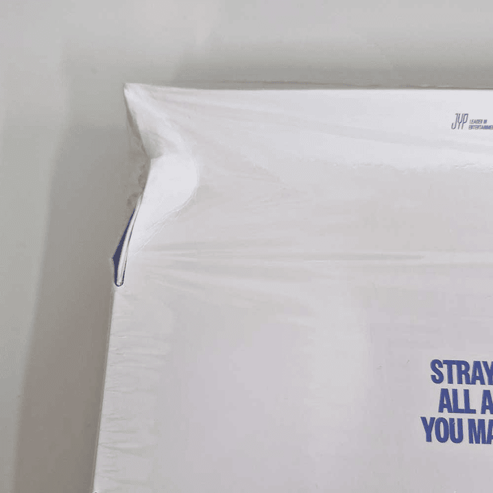 SEGUNDA SELECCIÓN STRAY KIDS KARMA - HOORAY Ver. 3