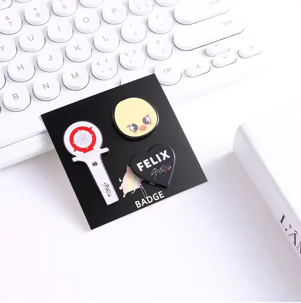 PIN SKZOO + LIGHTSTICK 10