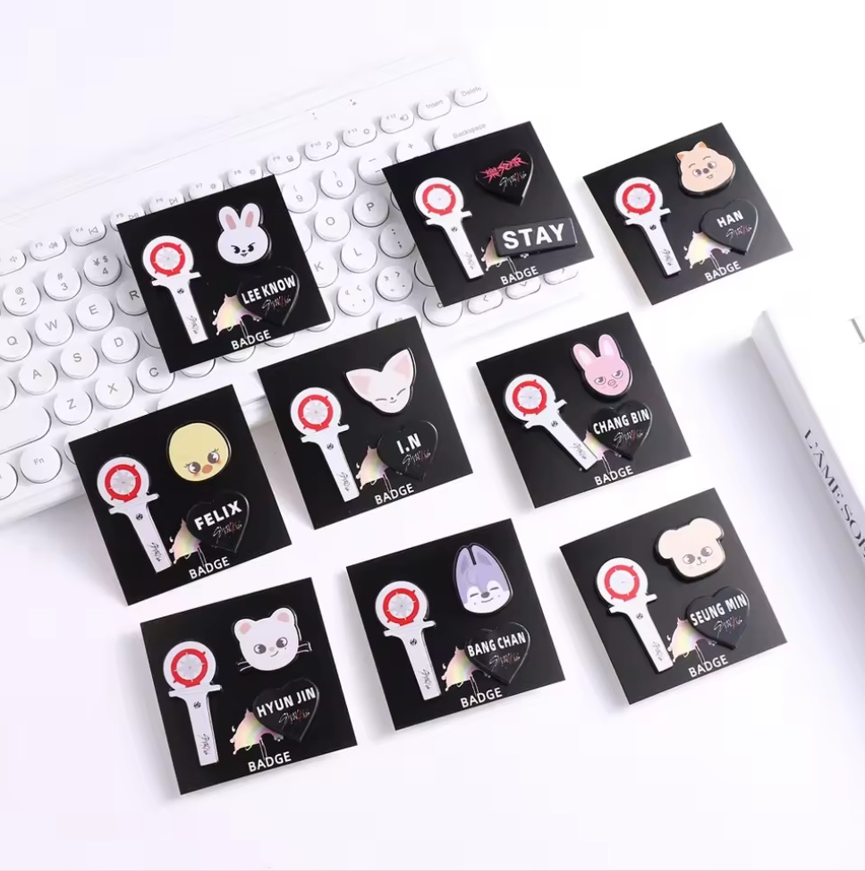 PIN SKZOO + LIGHTSTICK