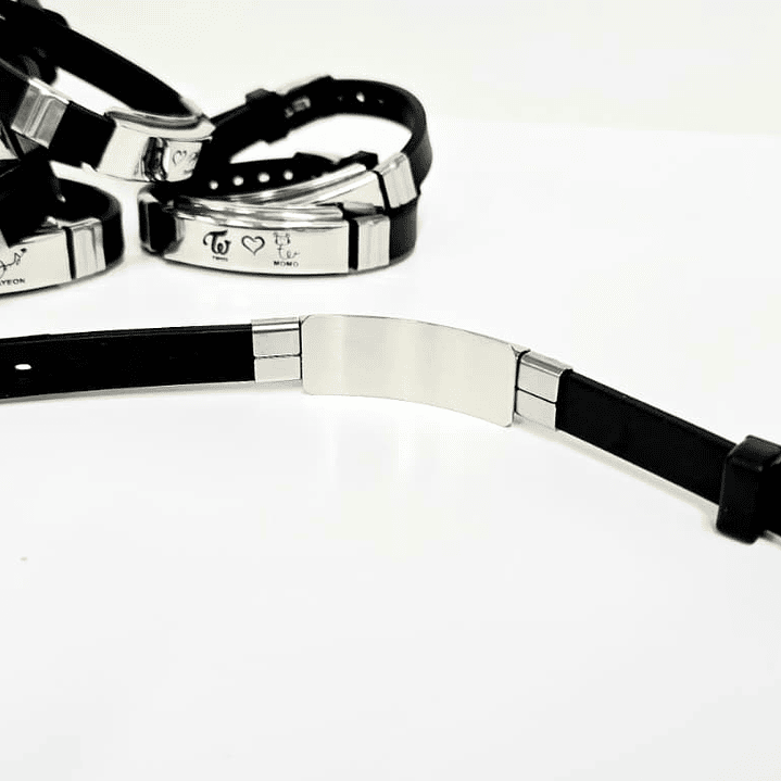 PULSERA SILICONA TWICE  3