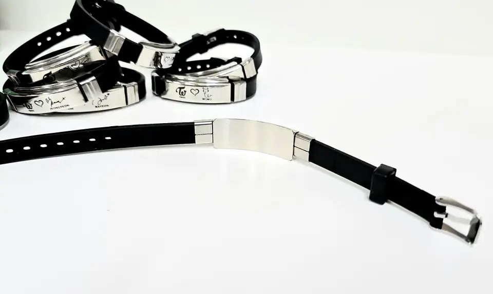 PULSERA SILICONA TWICE  3