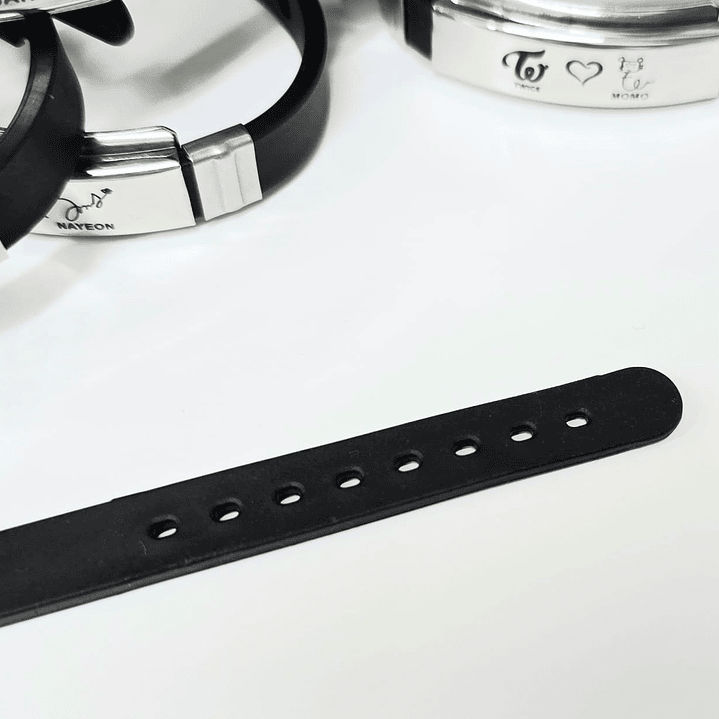 PULSERA SILICONA TWICE  4