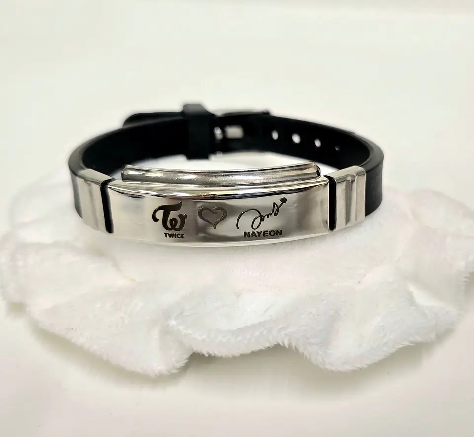 PULSERA SILICONA TWICE  5