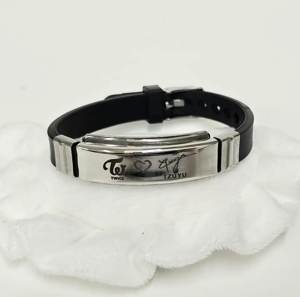 PULSERA SILICONA TWICE  7