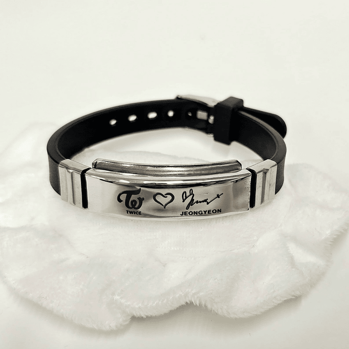 PULSERA SILICONA TWICE  8