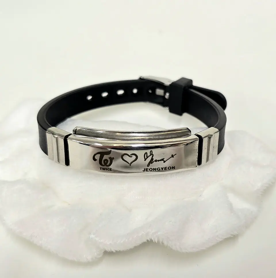 PULSERA SILICONA TWICE  8