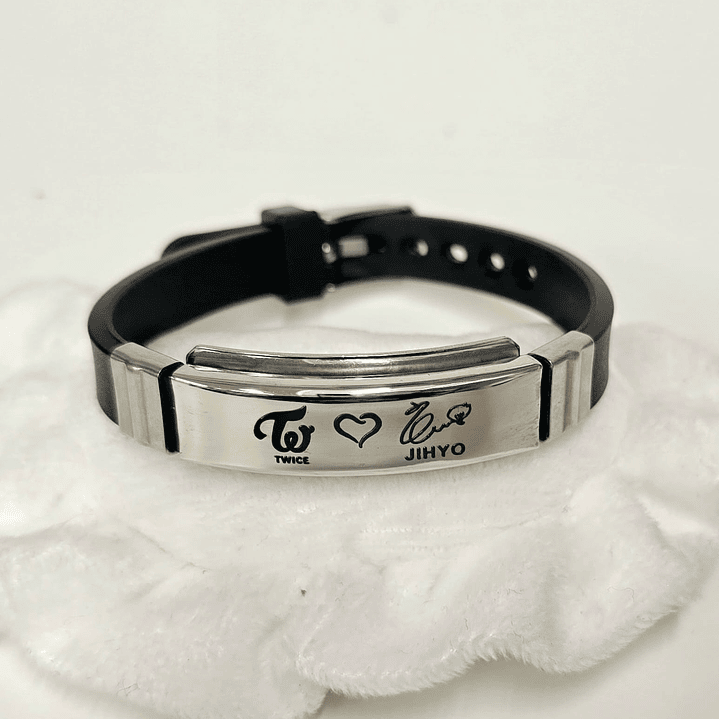 PULSERA SILICONA TWICE  9