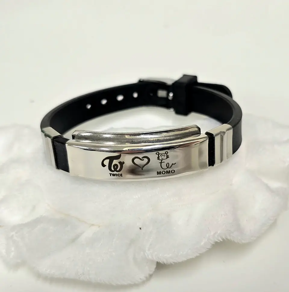 PULSERA SILICONA TWICE  11