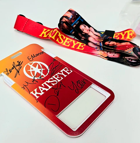 CARD HOLDER + LANYARD KATSEYE