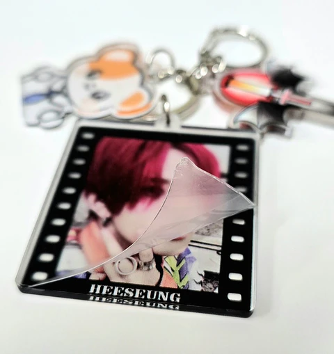 LLAVERO ACRILICO ENHYPEN + MASCOTA