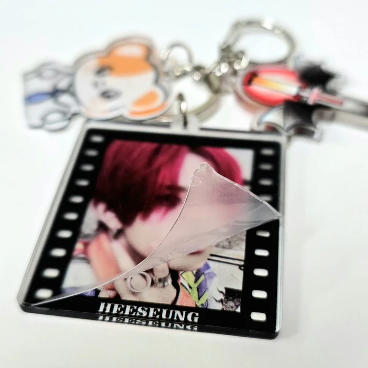 LLAVERO ACRILICO ENHYPEN + MASCOTA 2