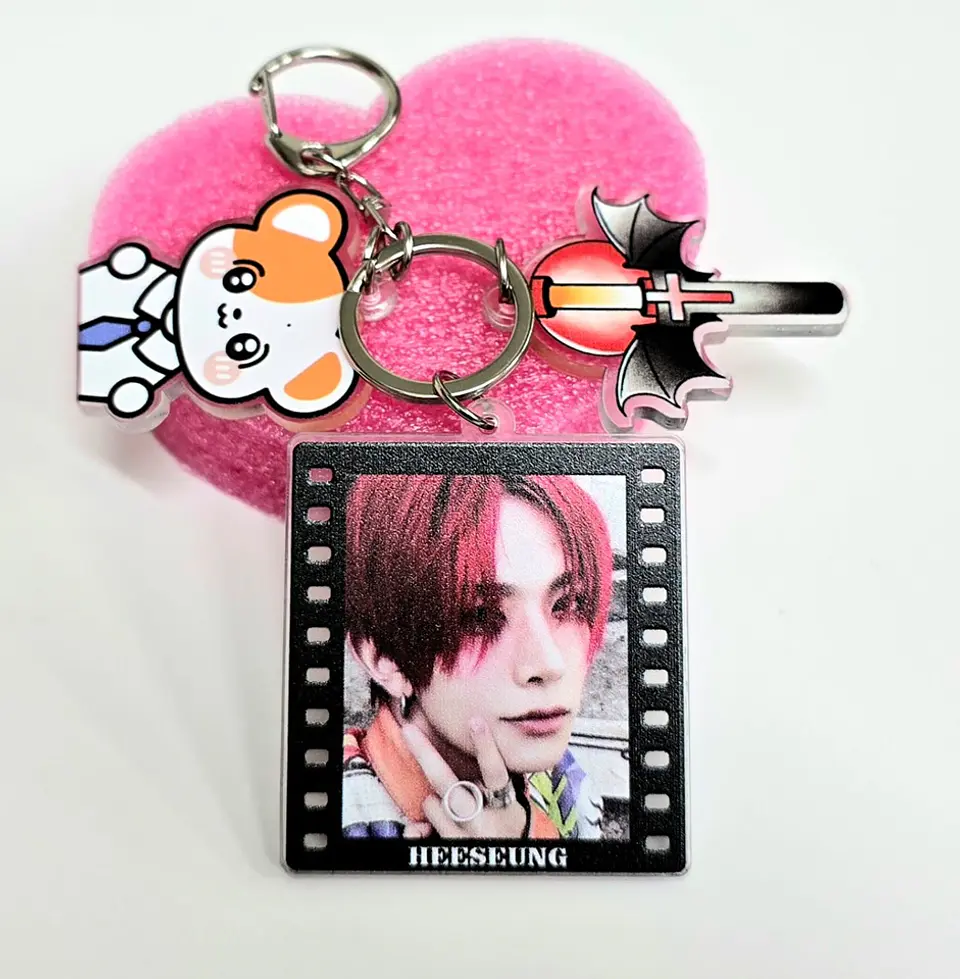 LLAVERO ACRILICO ENHYPEN + MASCOTA 3