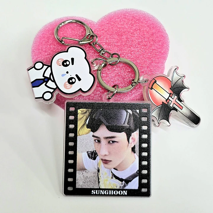 LLAVERO ACRILICO ENHYPEN + MASCOTA 5