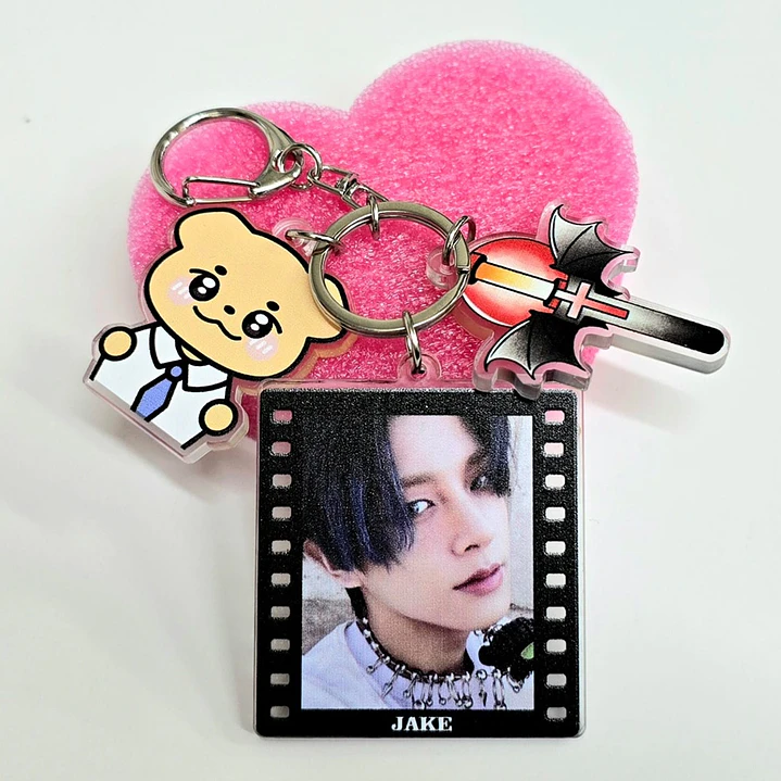 LLAVERO ACRILICO ENHYPEN + MASCOTA 8