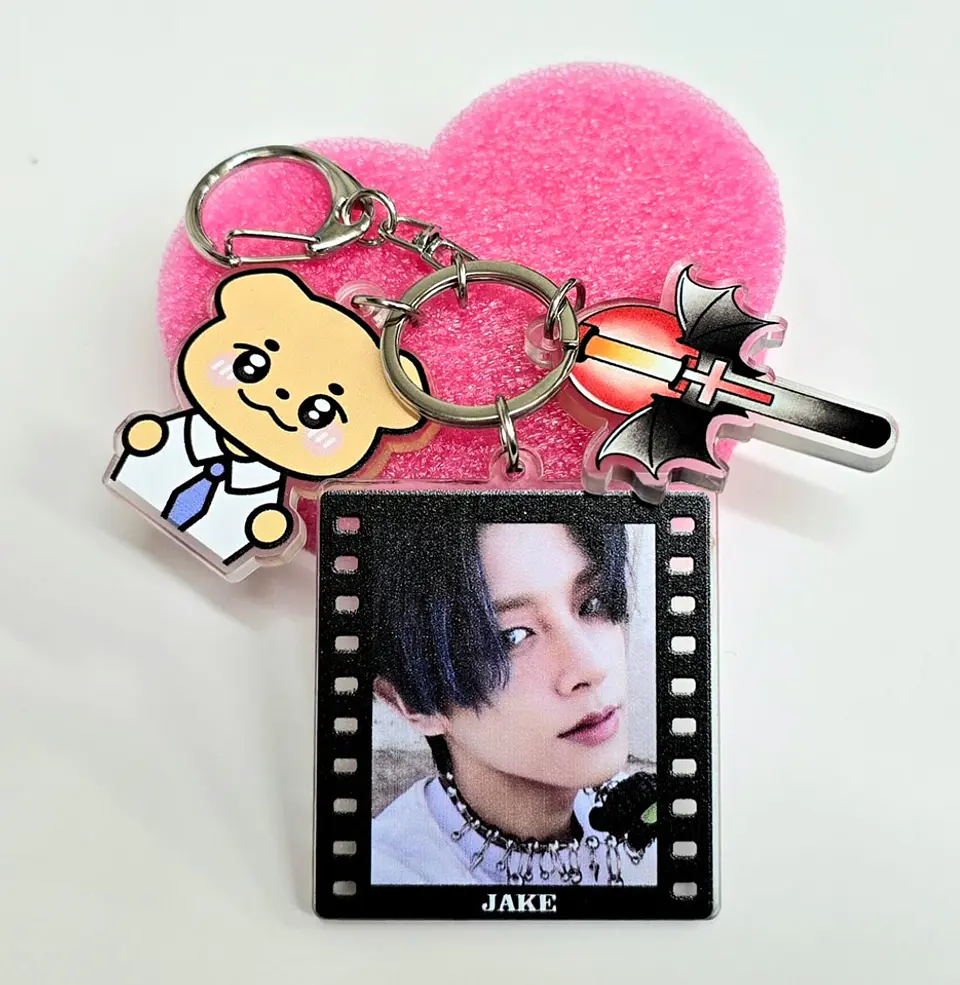 LLAVERO ACRILICO ENHYPEN + MASCOTA 8