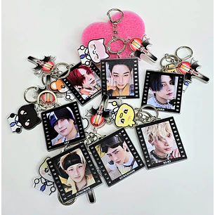 LLAVERO ACRILICO ENHYPEN + MASCOTA