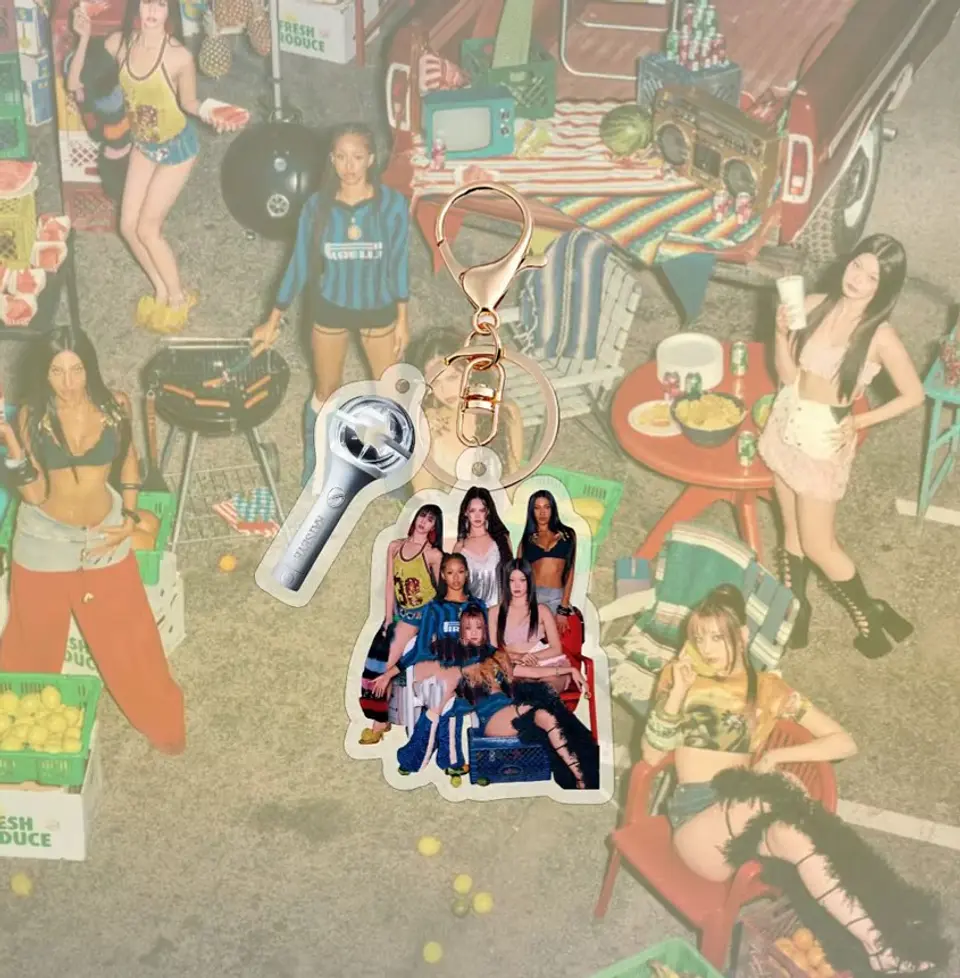 LLAVERO ACRILICO KATSEYE  5