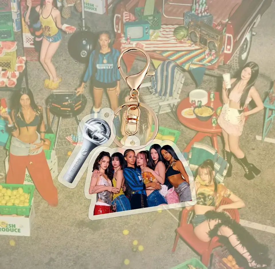 LLAVERO ACRILICO KATSEYE  8