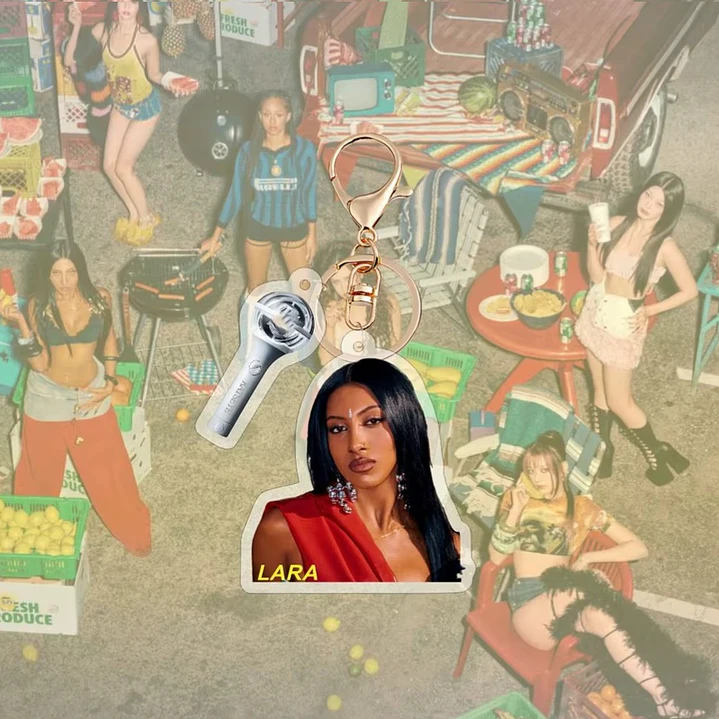 LLAVERO ACRILICO KATSEYE  9