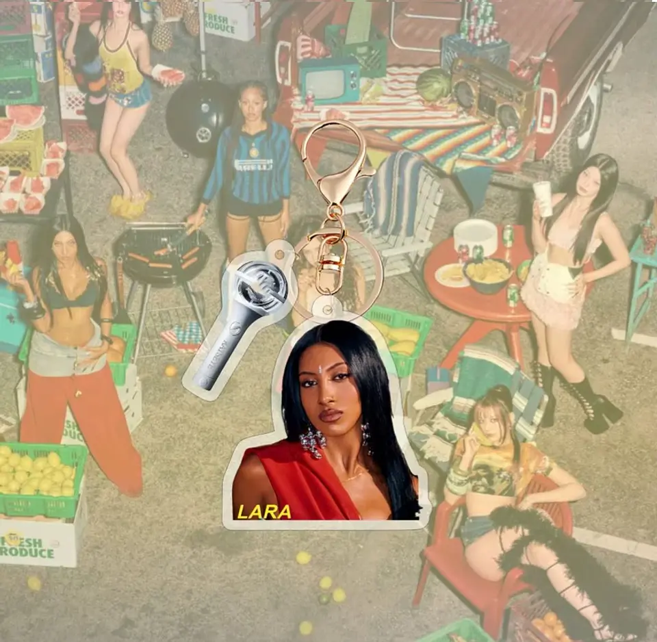 LLAVERO ACRILICO KATSEYE  9