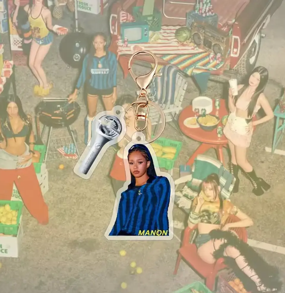 LLAVERO ACRILICO KATSEYE  10