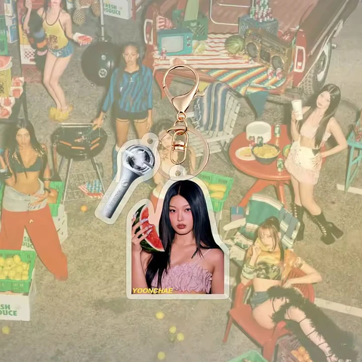 LLAVERO ACRILICO KATSEYE  11