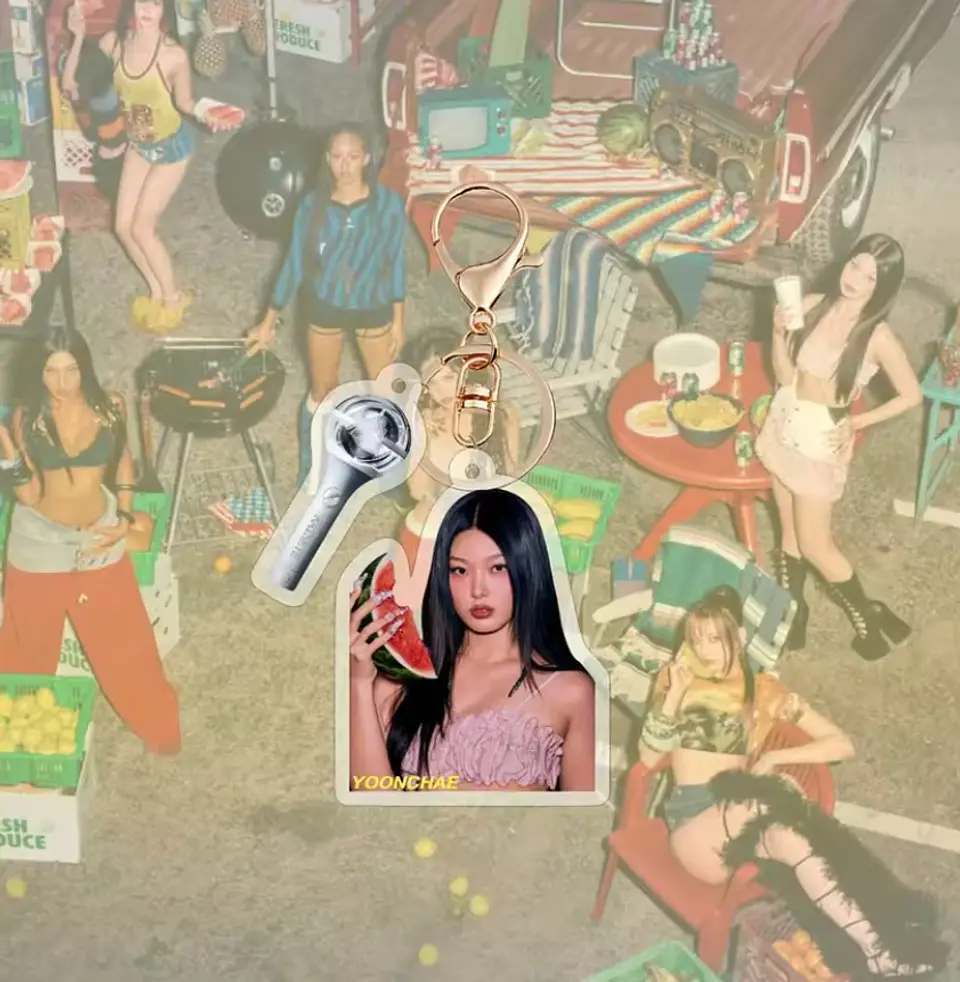 LLAVERO ACRILICO KATSEYE  11