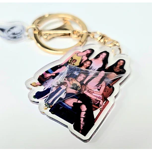 LLAVERO ACRILICO KATSEYE 