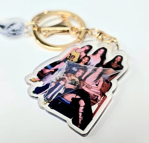 LLAVERO ACRILICO KATSEYE 