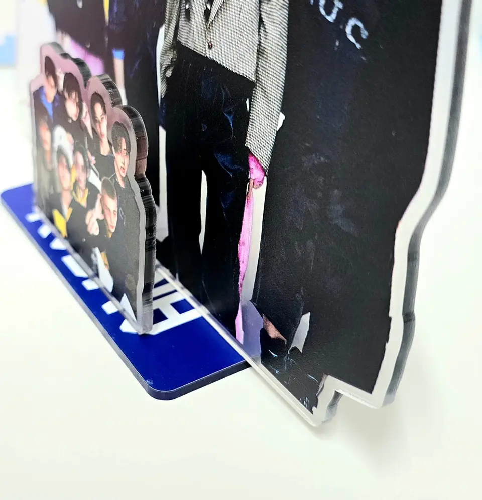 STAND ACRILICO STRAY KIDS ALTERNATIVO 2