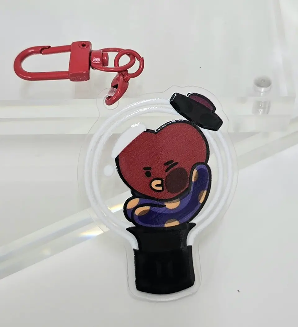 LLAVERO ACRILICO BT21 LIGHTSTICK 8