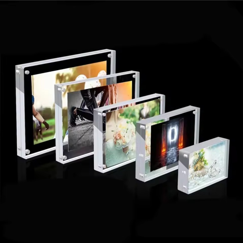 MAGNETIC FRAME