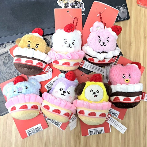 PLUSH KEYRING BT21 "STRAWBERRY CAKE" ALTERNATIVO