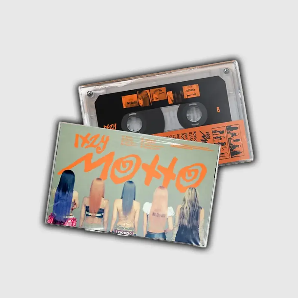 ITZY - MOTTO (CASSETTE TAPE Ver.) 1