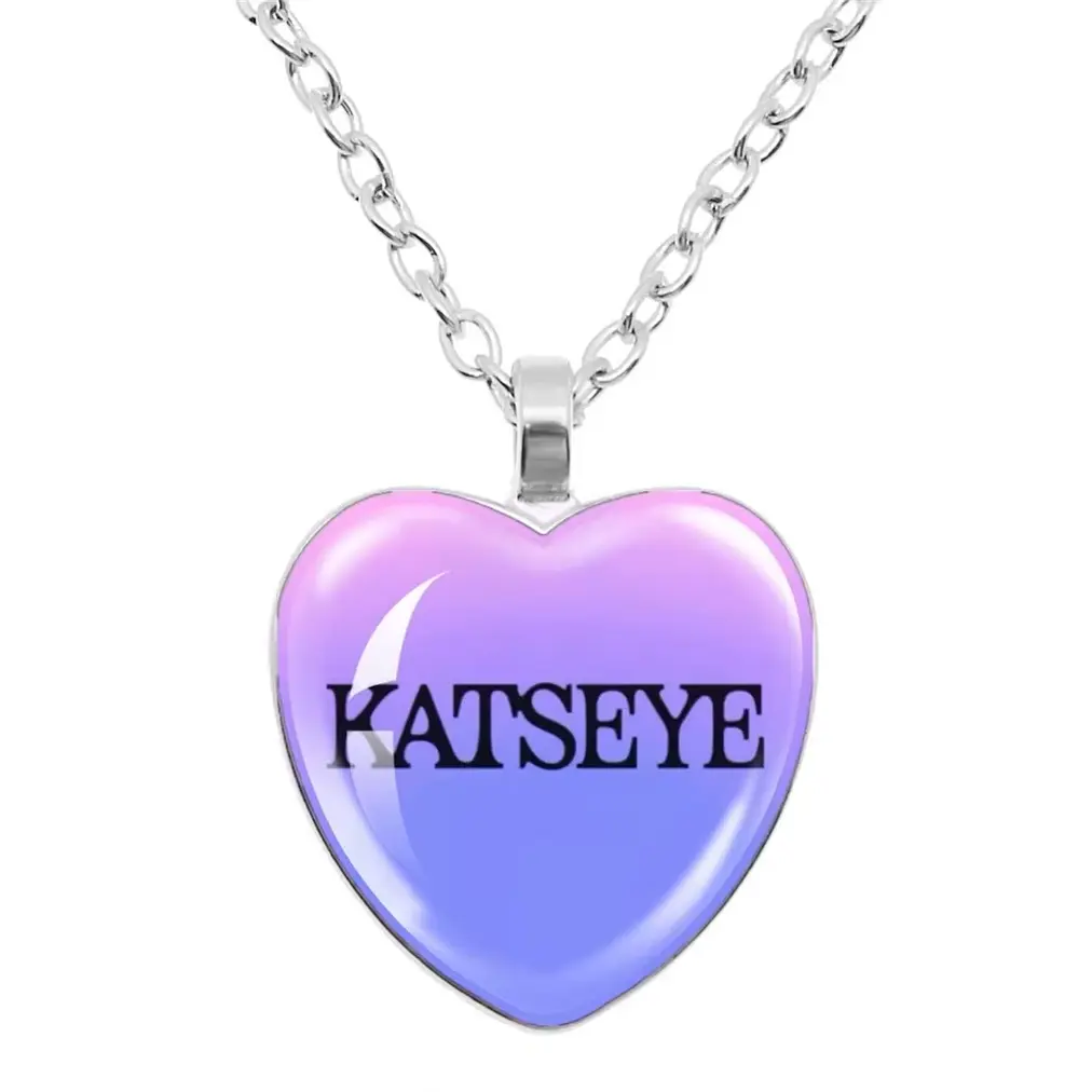 KATSEYE - COLGANTE 1