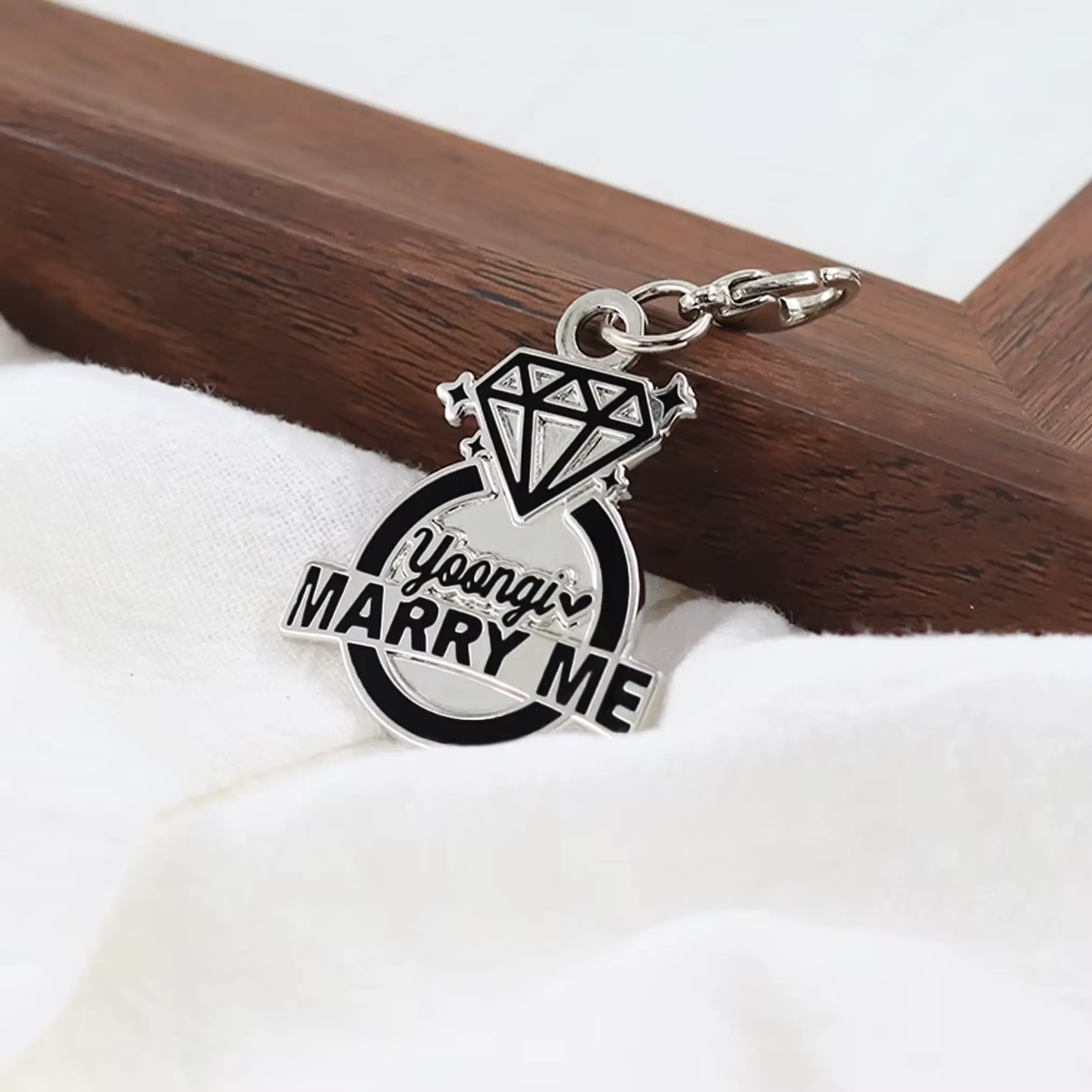BTS YOONGI - LLAVERO YOONGI MARRY ME 2