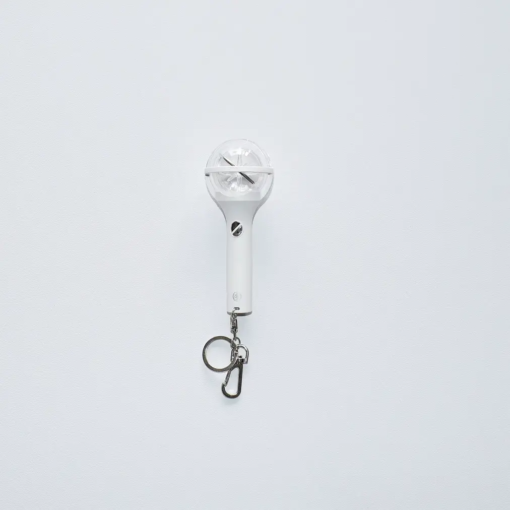KATSEYE - LLAVERO LIGHSTICK (ALTERNATIVA) 4