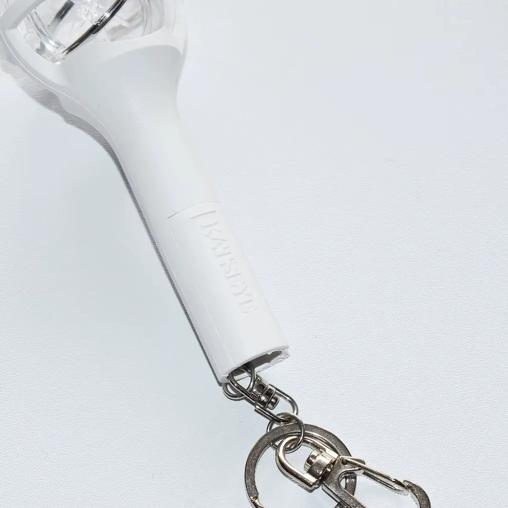 KATSEYE - LLAVERO LIGHSTICK (ALTERNATIVA) 6