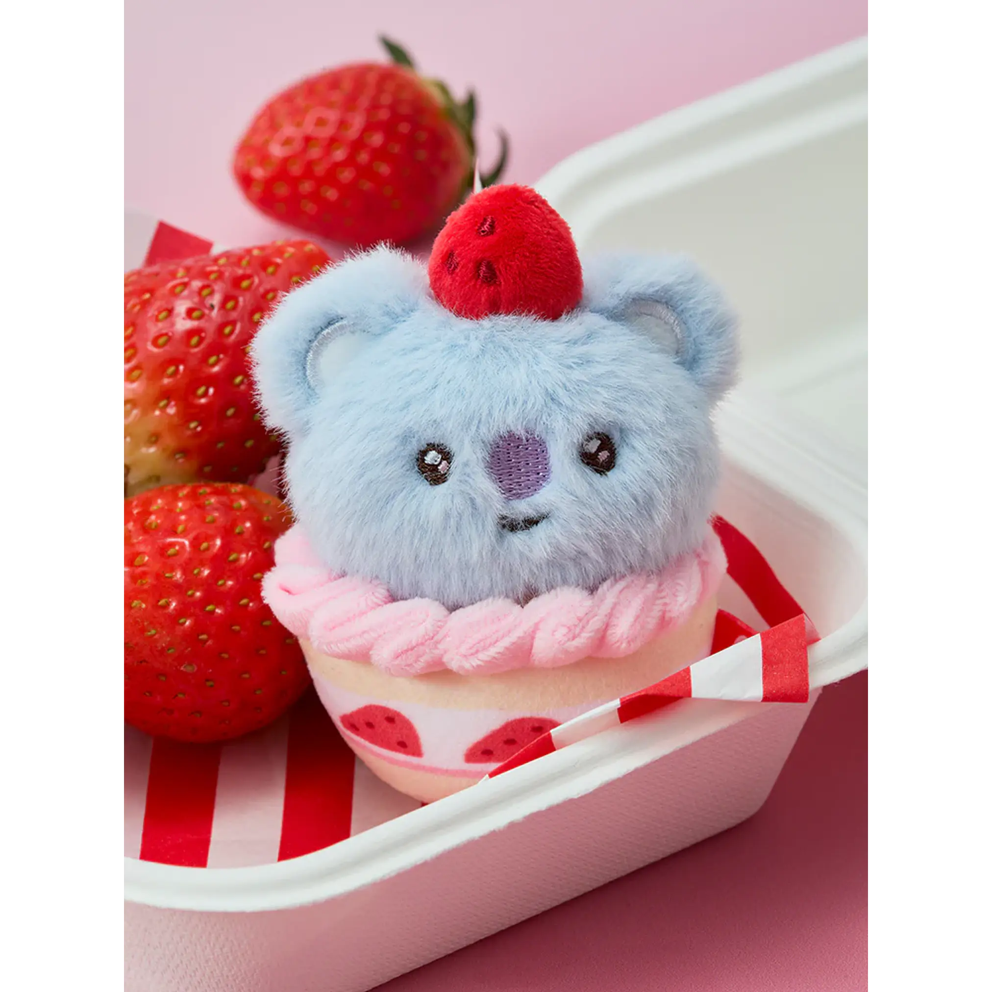 BT21 - STRAWBERRY TART PLUSH KEYRING 3