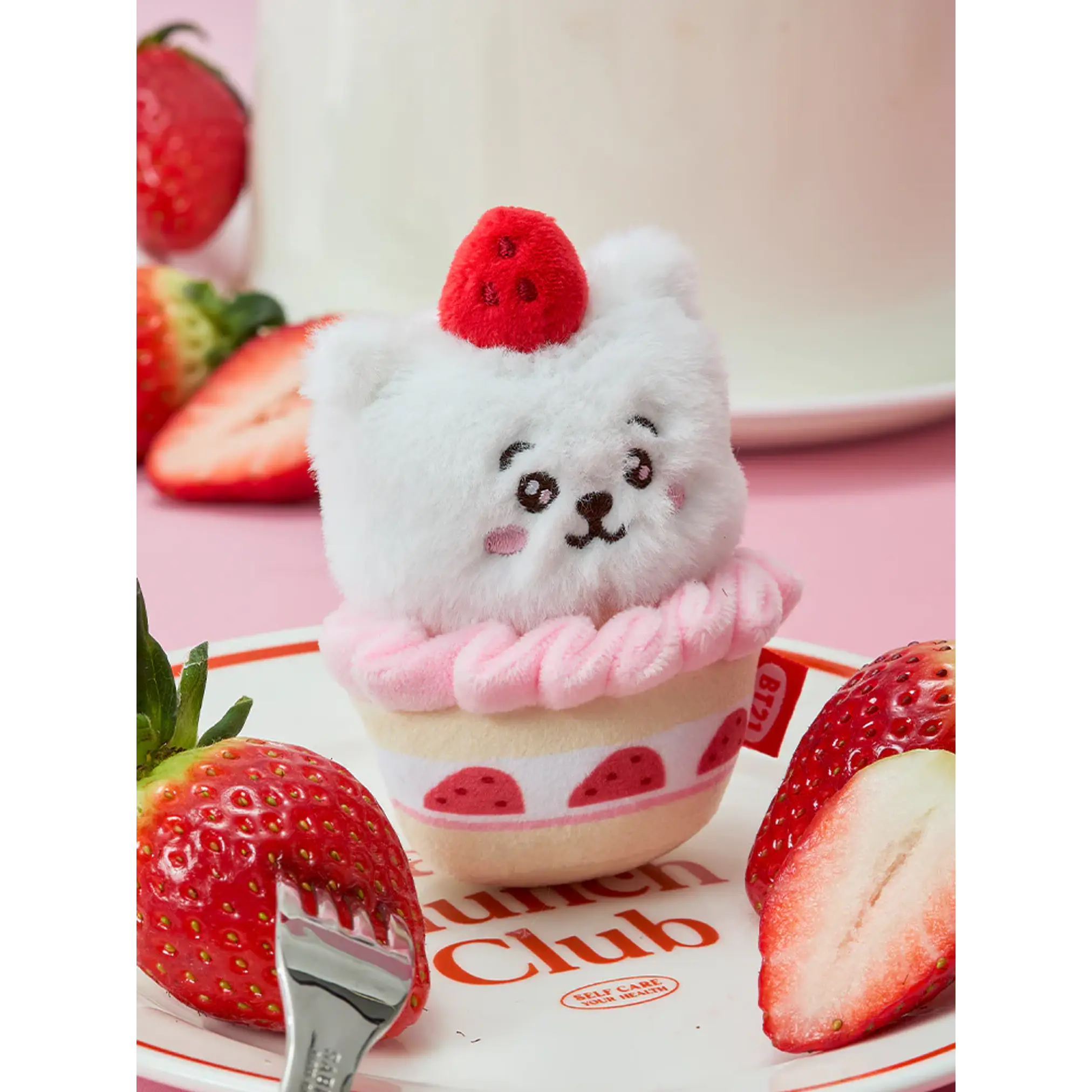 BT21 - STRAWBERRY TART PLUSH KEYRING 4
