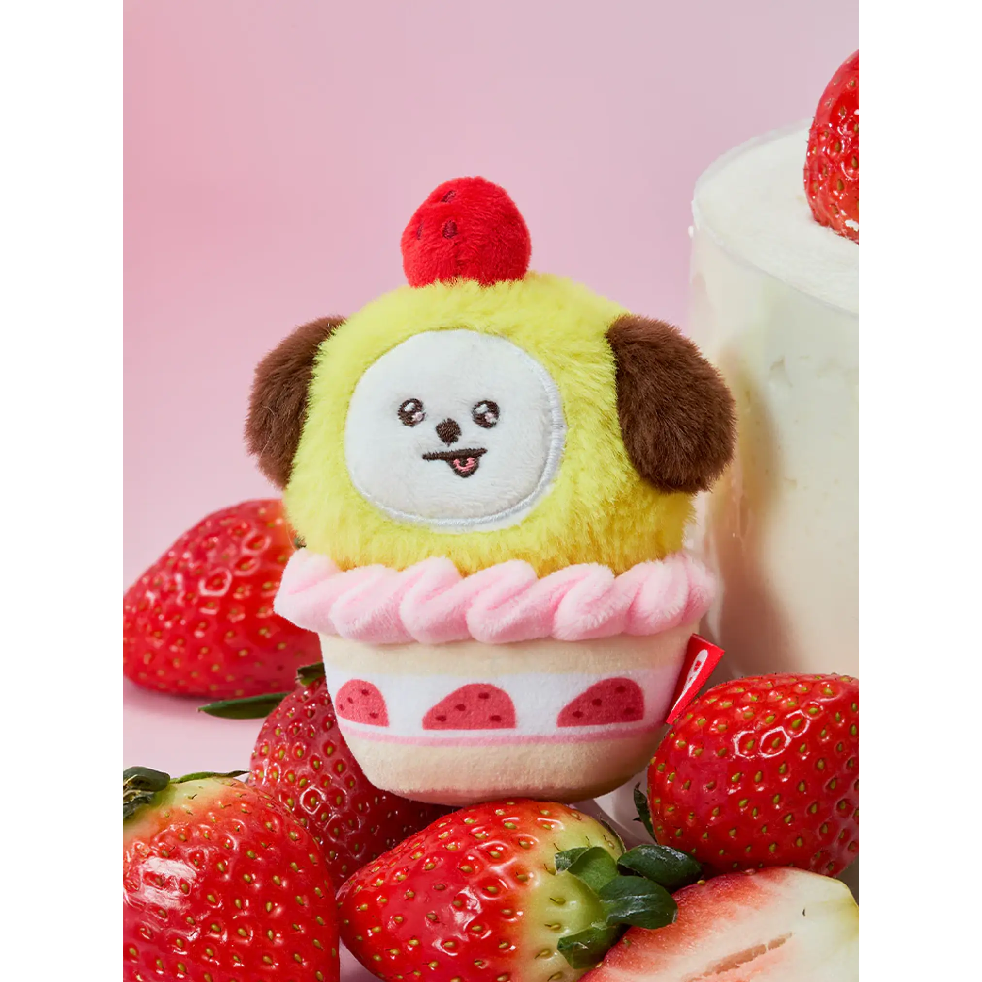 BT21 - STRAWBERRY TART PLUSH KEYRING 7