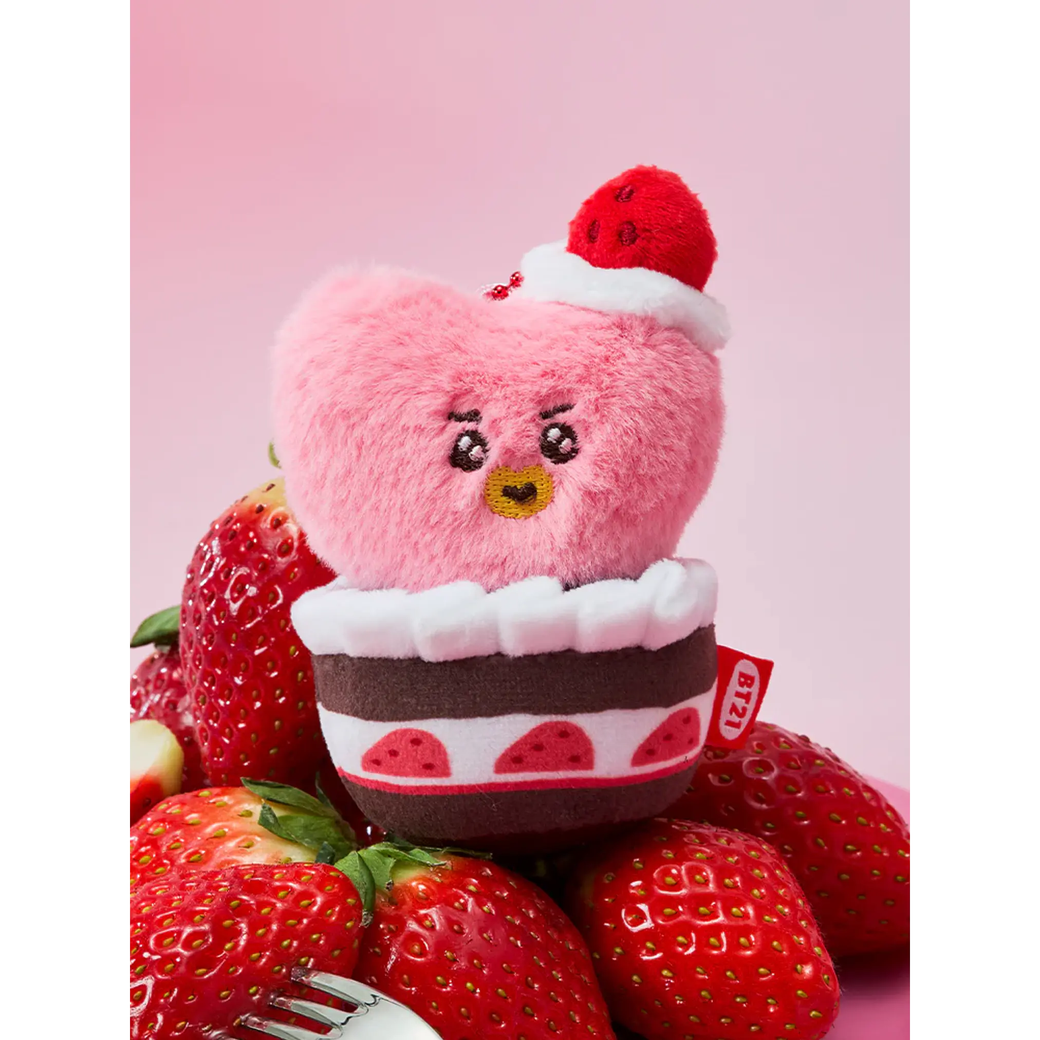BT21 - STRAWBERRY TART PLUSH KEYRING 8