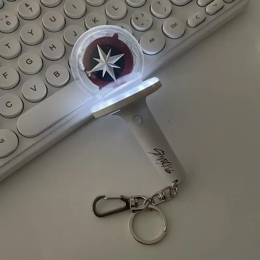 STRAY KIDS - LLAVERO LIGHTSTICK VER. 2 (ALTERNATIVA) 4