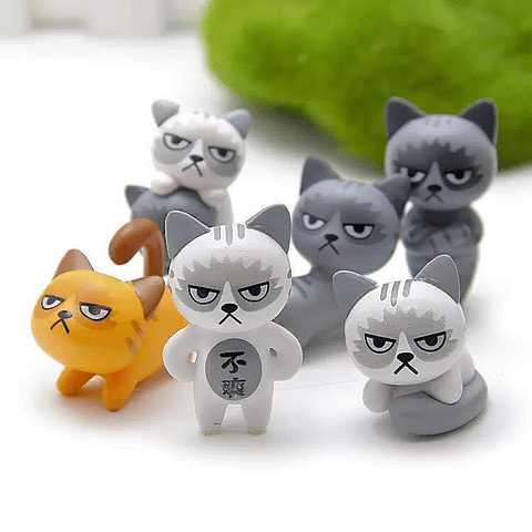 Figuras de gato enojado