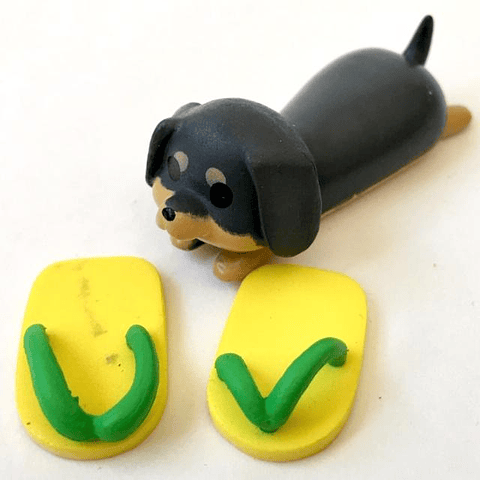 Figura de perro juguetón