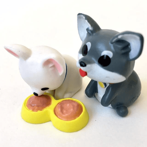 Figuras de perritos juguetones