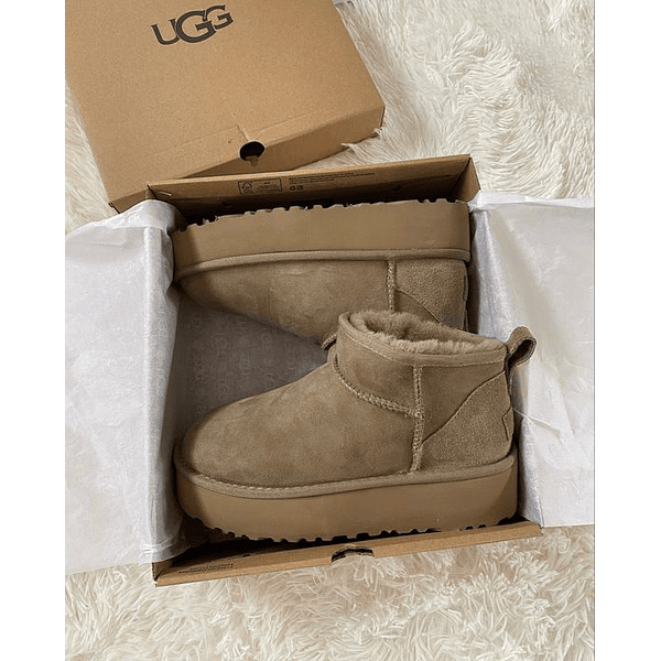 UGG ultra mini plataforma sand