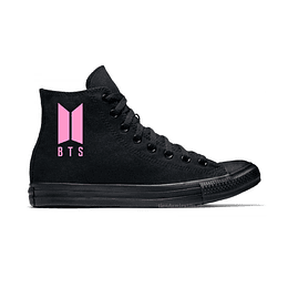 Zapatillas de BTS caña alta negras logo rosado